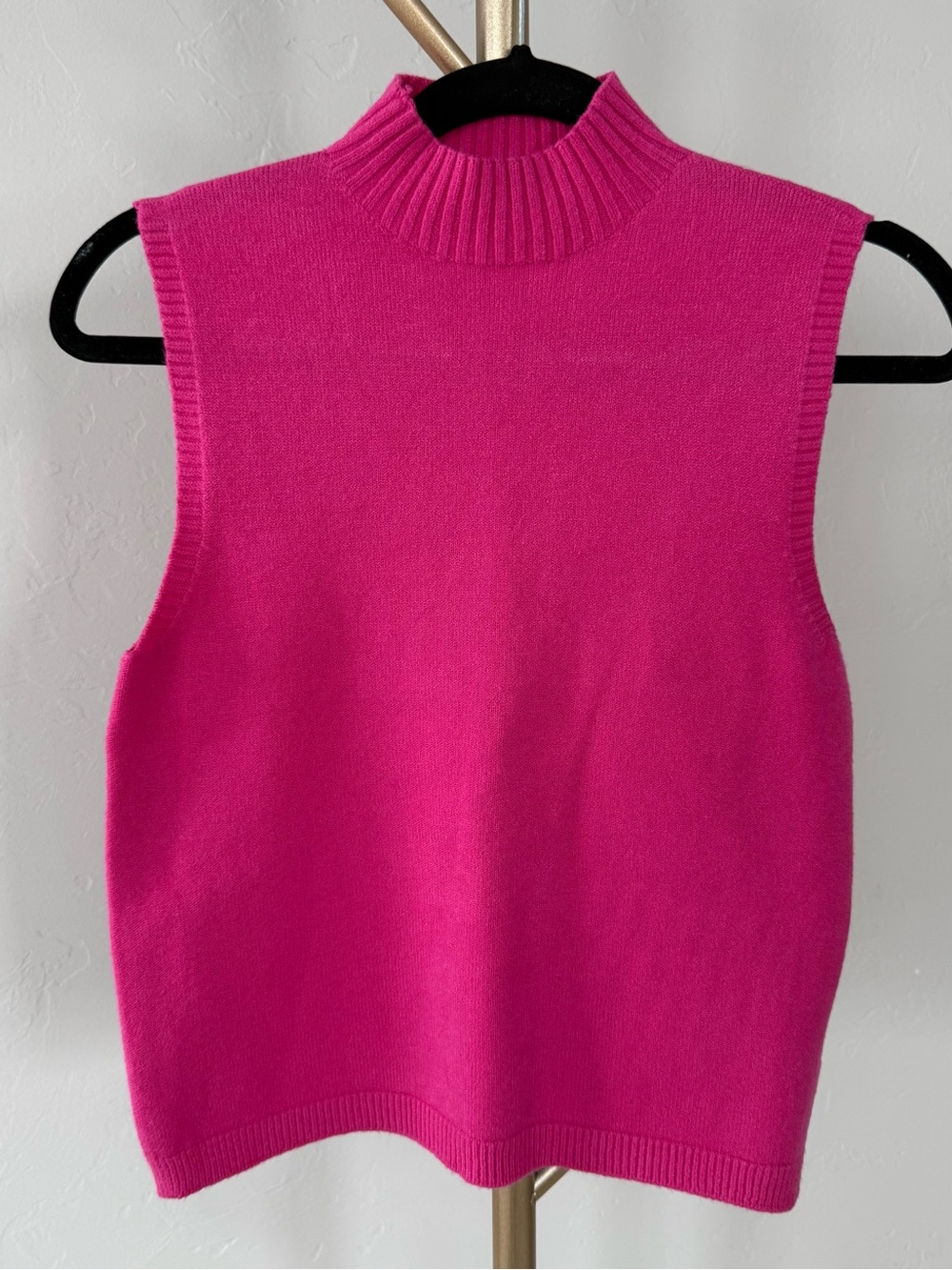 Milio Milano Sleeveless Mock Neck Knit Top in Fuchsia